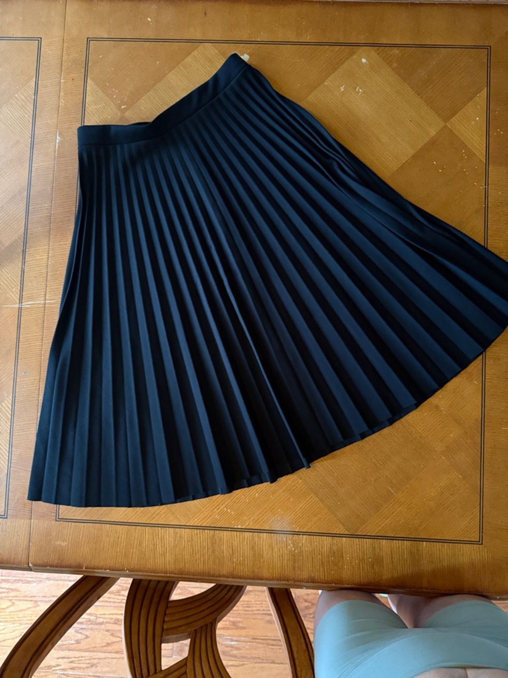 Elizabeth and Nicole Classic Pleated Women's Skirt - Black